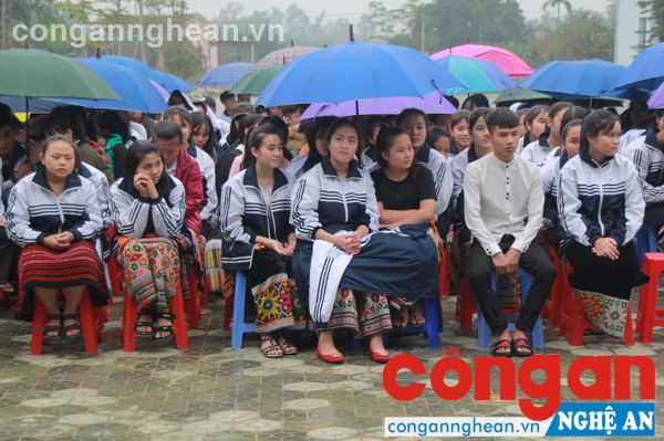 Buổi tuyên truyền thu hút 450 học sinh trường THPT