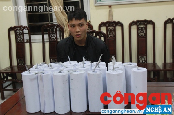 17 tuổi, tự chế nhiều quả pháo to bằng bắp tay