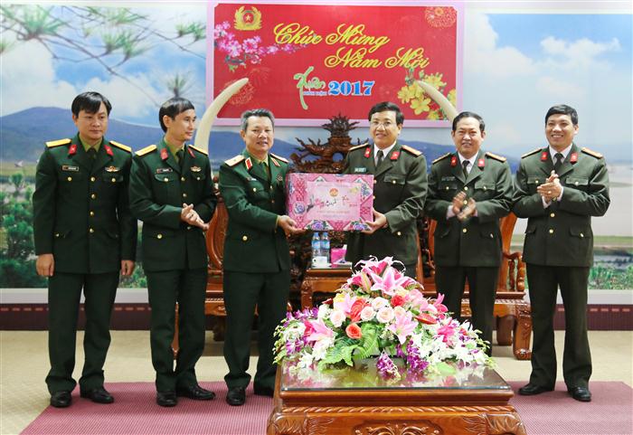 Bộ tư lệnh Quân khu 4 chúc Tết Công an tỉnh Nghệ An
