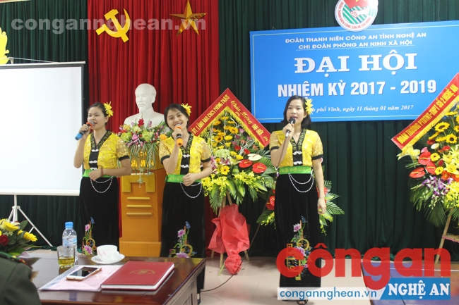 Các tiết mục văn nghệ đặc sắc do ĐVTN Chi đoàn biểu diễn