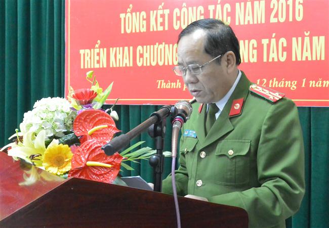 Đồng chí Đại tá Hồ Sỹ Tuấn, Giám đốc Cảnh sát PC&CC phát biểu tại hội nghị