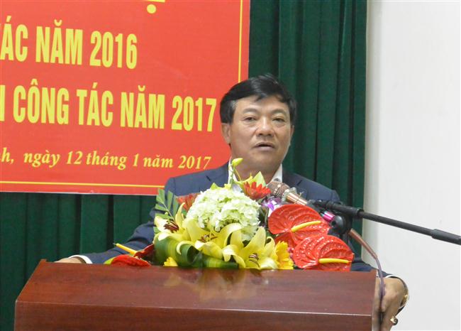 Đồng chí Võ Viết Thanh, Ủy viên BTV Tỉnh ủy, Bí thư Thành ủy Vinh phát biểu tại hội nghị