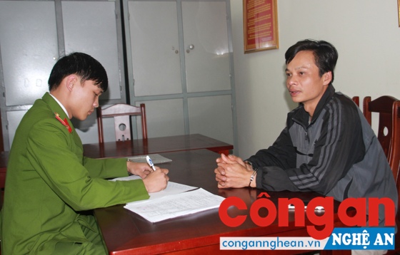 Bắt đối tượng truy nã đặc biệt nguy hiểm dưới vỏ bọc trưởng bản