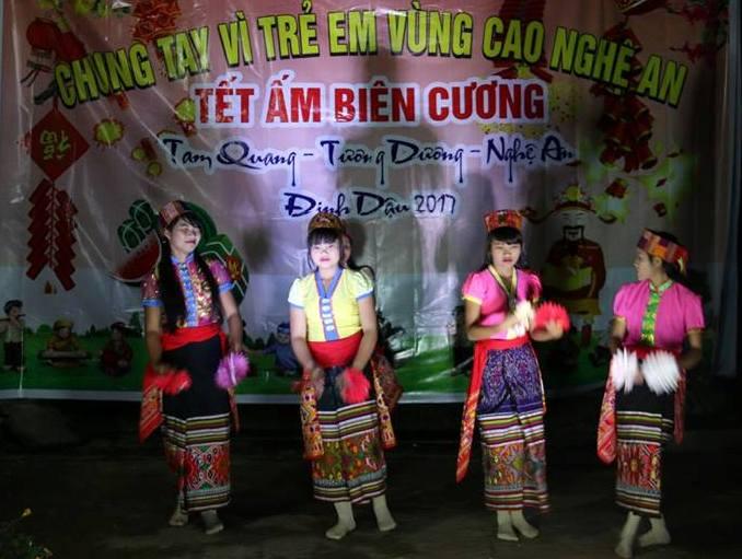 Đốt lừa trại và giao lưu văn nghệ