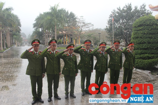 Trước anh linh các anh hùng liệt sỹ, tuổi trẻ Công an Nghệ An nguyên hứa không ngừng rèn luyện, tu dưỡng đạo đức, hoàn thành xuất sắc mọi nhiệm vụ, vì nhân dân phục vụ