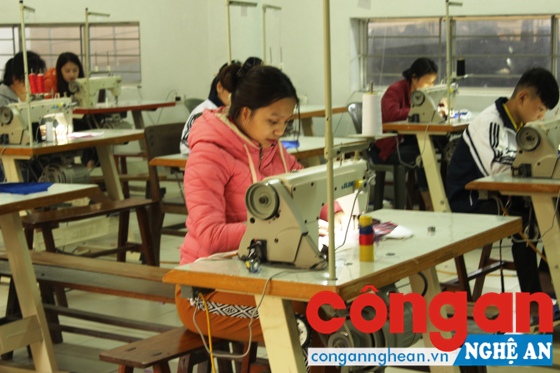 Tâm sự của cô gái khiếm thính tuổi 18
