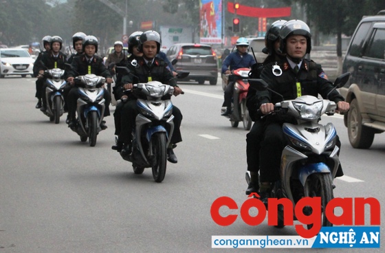 Lực lượng Cảnh sát Cơ động tuần tra đảm bảo ANTT trên các tuyến đường TP Vinh