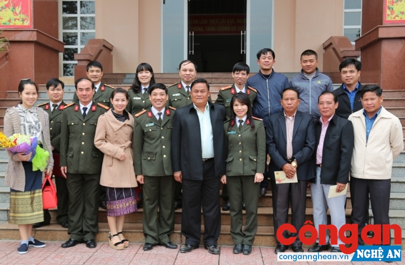 Chụp ảnh lưu niệm