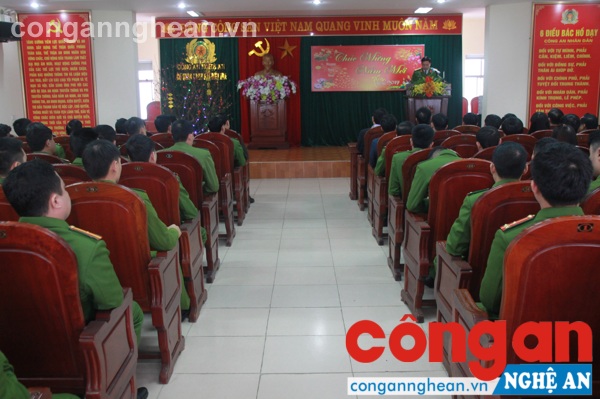 Toàn cảnh buổi thăm tặng quà