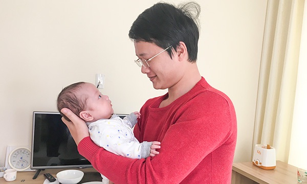 Mùa xuân đầu tiên của bé Gấu - con trai Thiếu úy Đậu Thị Huyền Trâm