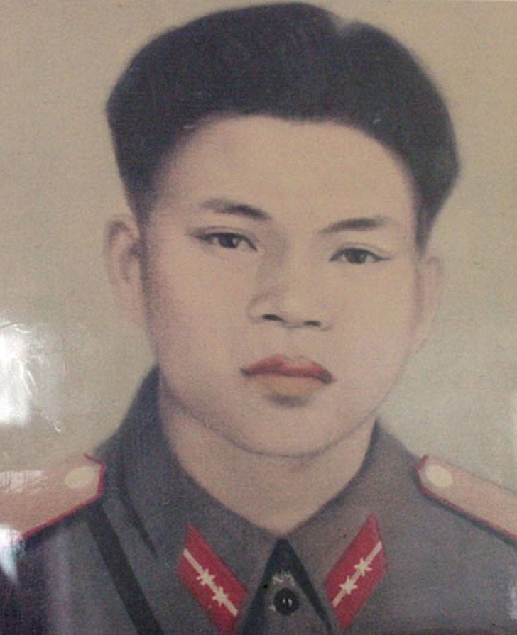 Di ảnh liệt sỹ Lê Văn Huỳnh
