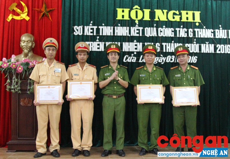 Tập thể, cá nhân tiêu biểu được lãnh đạo Công an tỉnh khen thưởng vì có thành tích xuất sắc trong công tác đấu tranh phòng, chống tội phạm