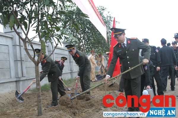 Công an Nghệ An: Phát động Tết trồng cây xuân Đinh Dậu năm 2017