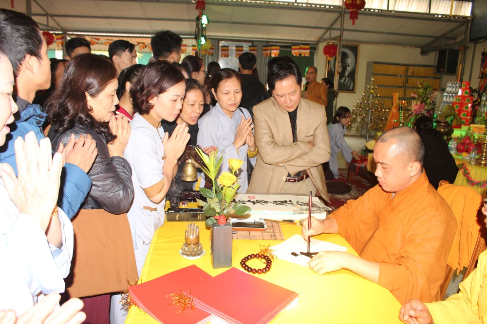 Tặng chữ cho mọi người