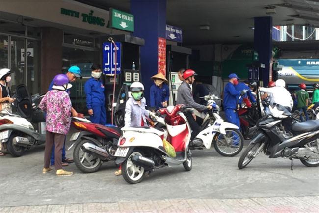 Xăng dầu là mặt hàng thiết yếu của người dân và doanh nghiệp