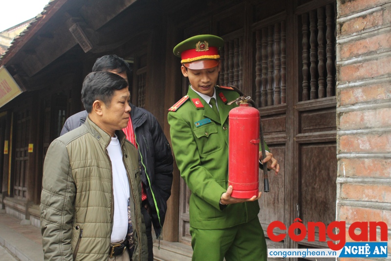 Kiểm tra PCCC tại đền, chùa trên địa bàn TP Vinh