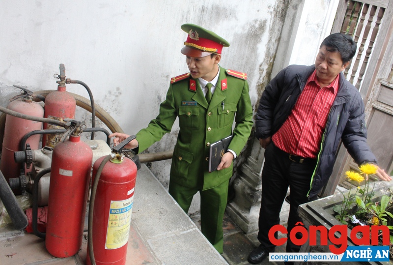 Kiểm tra và hướng dẫn sử dụng các thiết bị chữa cháy