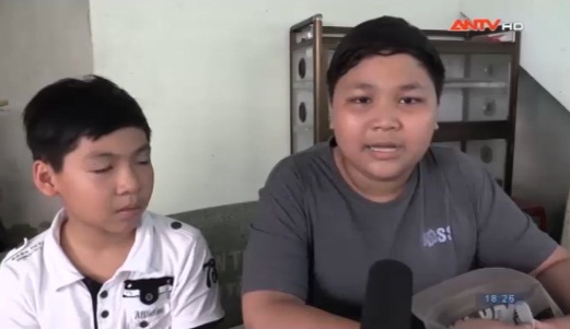 Hai thiếu nhi bắt trộm quầy nữ trang