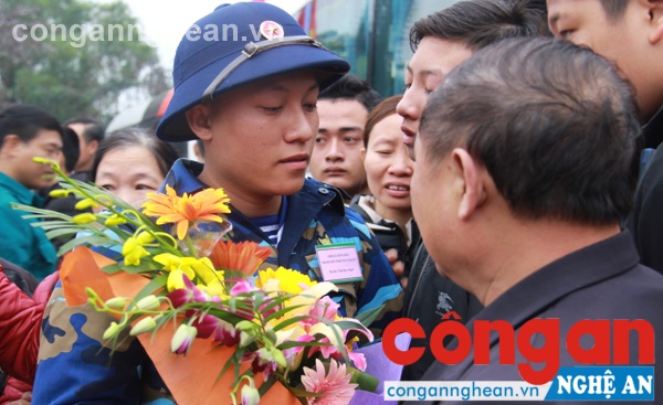 Lời căn dặn con trước lúc lên đường nhận nhiệm vụ mới