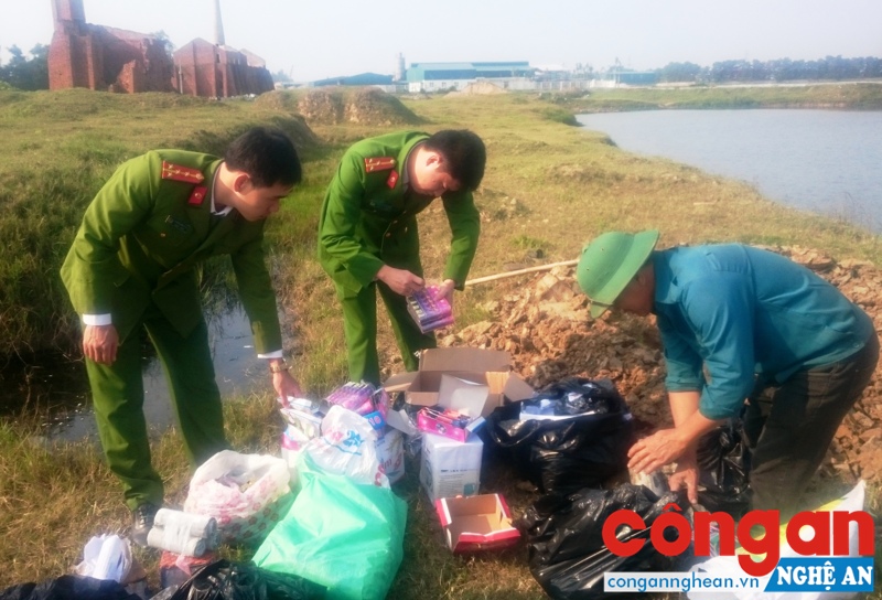 Công an TP Vinh tiêu hủy các loại pháo