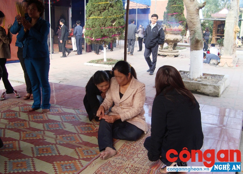 Tin vào bói toán, coi chừng tiền mất tật mang