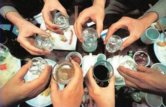 Tác hại của rượu với sức khỏe con người