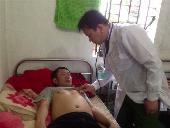 Lặng thầm nghề thầy thuốc trại giam