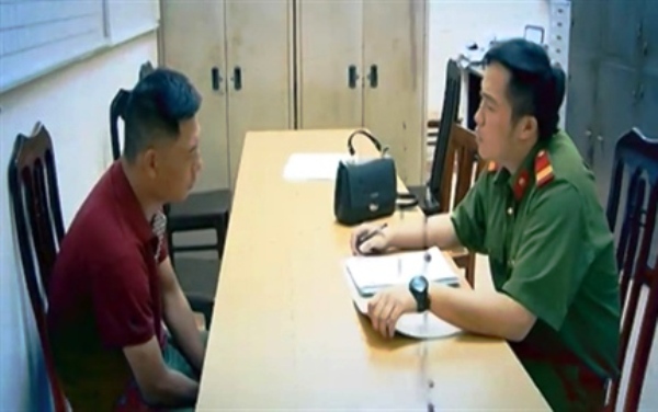 Cảnh giác: Nạn trộm đồ trong xe ô tô ở cổng trường học