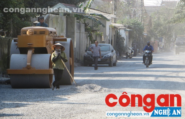 Đường Nguyễn Duy Trinh không có mương thoát nước