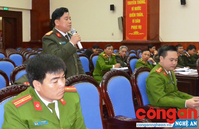 Đại diện Công an các đơn vị địa phương thảo luận tại hội nghị