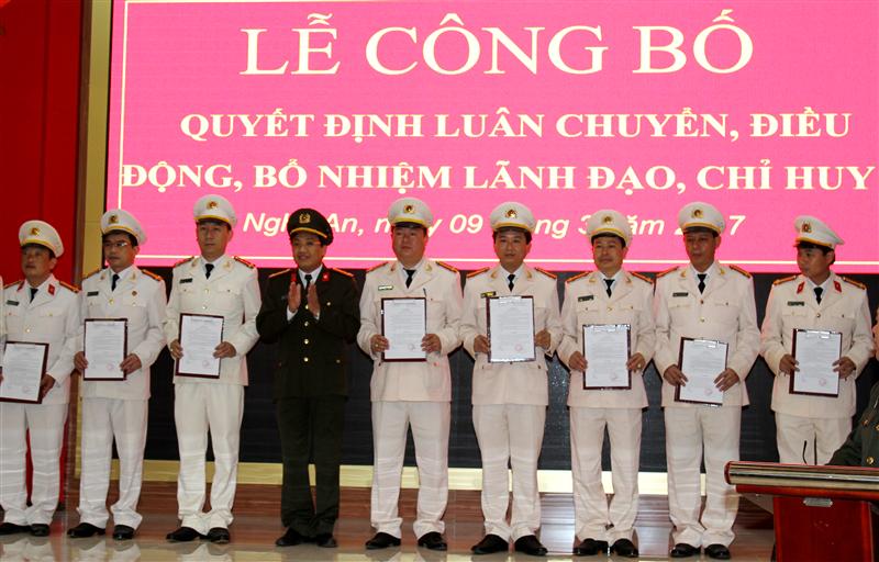 Công bố các quyết định luân chuyển, điều động, bổ nhiệm lãnh đạo, chỉ huy