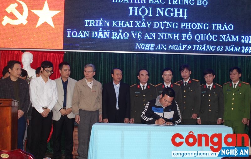 Triển khai xây dựng phong trào Toàn dân bảo vệ ANTQ năm 2017