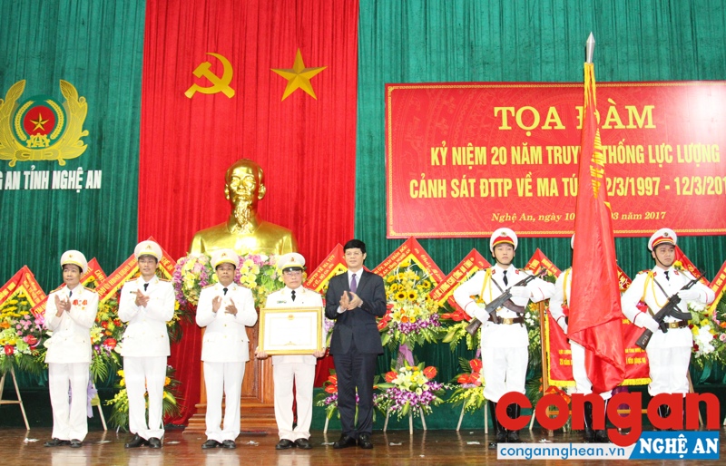 'Vang mãi bản hùng ca'