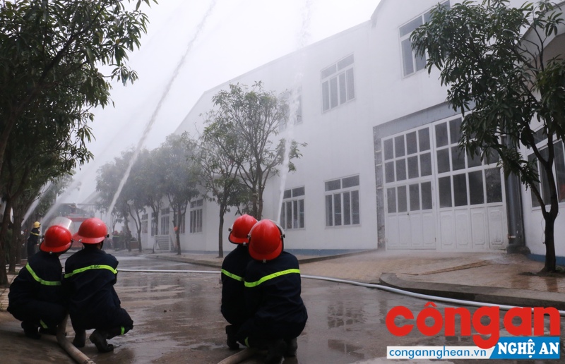 Thực tập phương án chữa cháy tại Khu công nghiệp Bắc Vinh