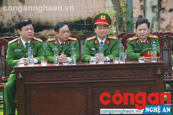 Các đại biểu tới dự 