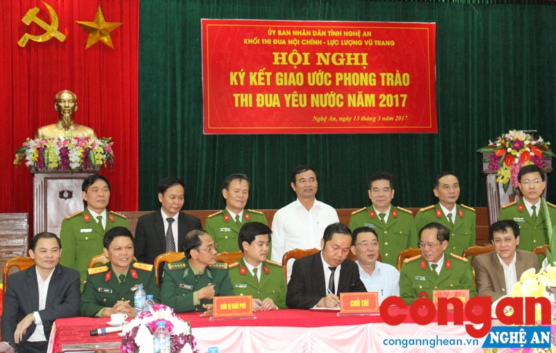 Ký kết giao ước phong trào thi đua yêu nước