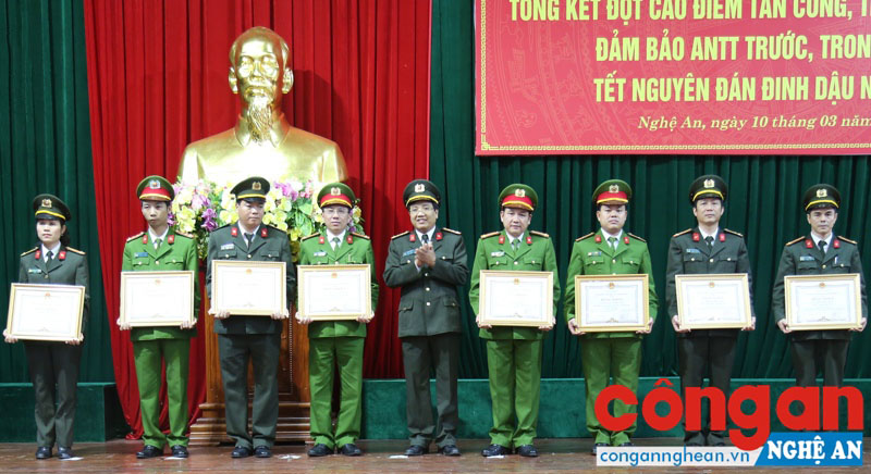 Nhiều tập thể, cá nhân lập thành tích xuất sắc
