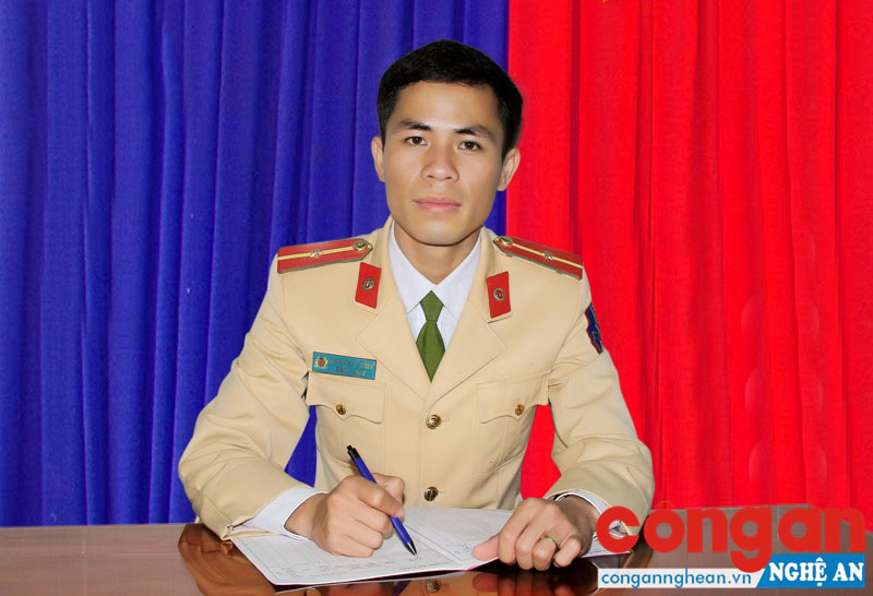 Cảm phục Thiếu úy Cảnh sát giao thông cứu người đuối nước