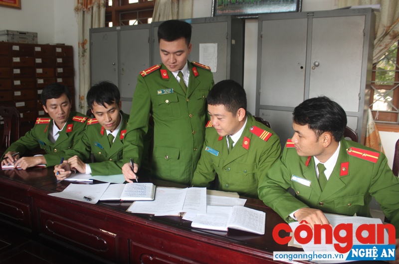 Đội Cảnh sát ĐTTP về Hình sự, Kinh tế, Ma túy Công an huyện Nghĩa Đàn triển khai kế hoạch bắt đối tượng Hồ Xuân Tùng