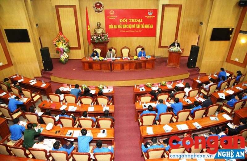 Đoàn đại biểu Quốc hội tỉnh đối thoại với tuổi trẻ Nghệ An