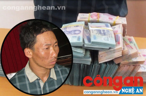 Đối tượng vận chuyển trái phép hơn 2 tỉ đồng qua biên giới