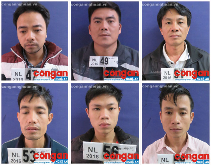 Bắt 9 con bạc sát phạt trong ngôi nhà hoang