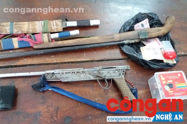 Tang vật thu giữ trong chuyên án và vũ khí các đối tượng mang theo để chống trả khi bị phát hiện
