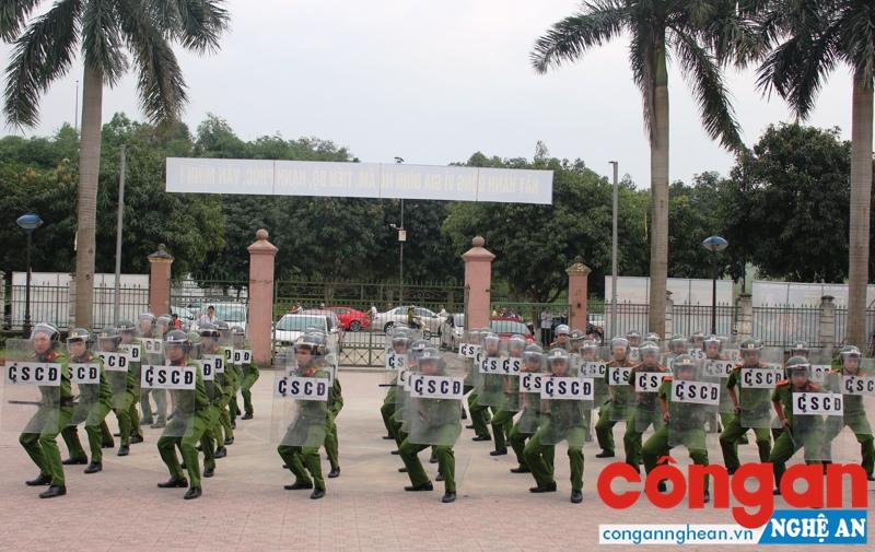 Bế mạc huấn luyện giải quyết các tình huống phức tạp về ANTT
