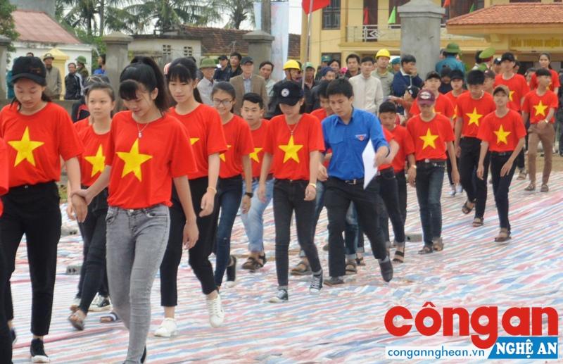 Chương trình với sự tham gia của hơn 2.000 đoàn viên thanh niên