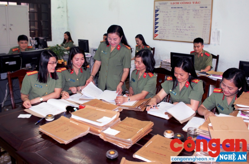 Làm sống lại sự thật sau lớp bụi thời gian