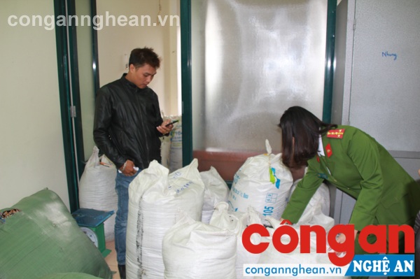 Thu giữ 650kg cà phê làm giả từ hạt đậu nành