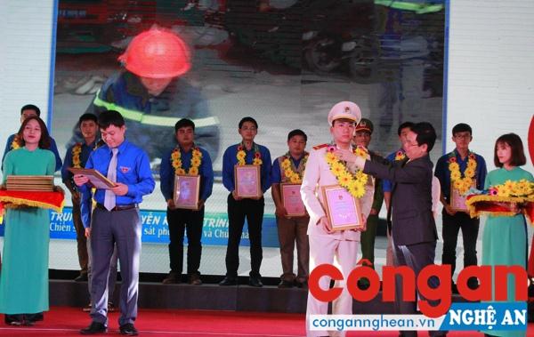 'Tuổi trẻ là dấn thân, chấp nhận hy sinh…'