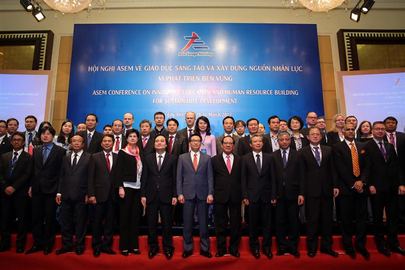 Phó Thủ tướng Vũ Đức Đam và các đại biểu dự Hội nghị Diễn đàn hợp tác (ASEM) về “Giáo dục sáng tạo và xây dựng nguồn nhân lực vì phát triển bền vững”. Ảnh: VGP/Đình Nam