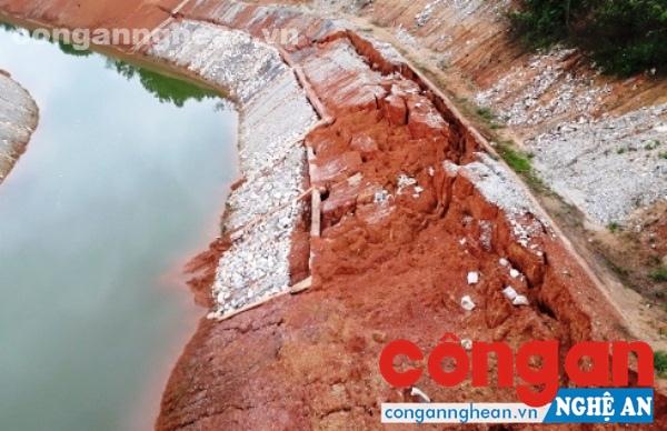 Kênh tiêu nước Châu Bình sạt lở nghiêm trọng